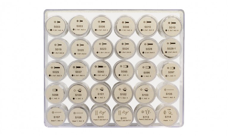 Набір гвинтів, гайок, кліпс, втулок (у квадратній коробці) на 30 круглих контейнерів №1