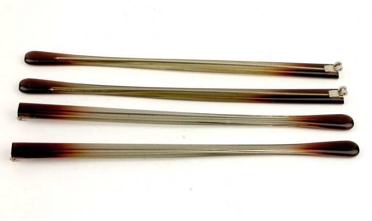 Завушник пластиковий світло-коричневий вузький із подвійним шарніром